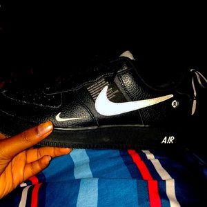 Black air force 1s go for 500 selling for 400